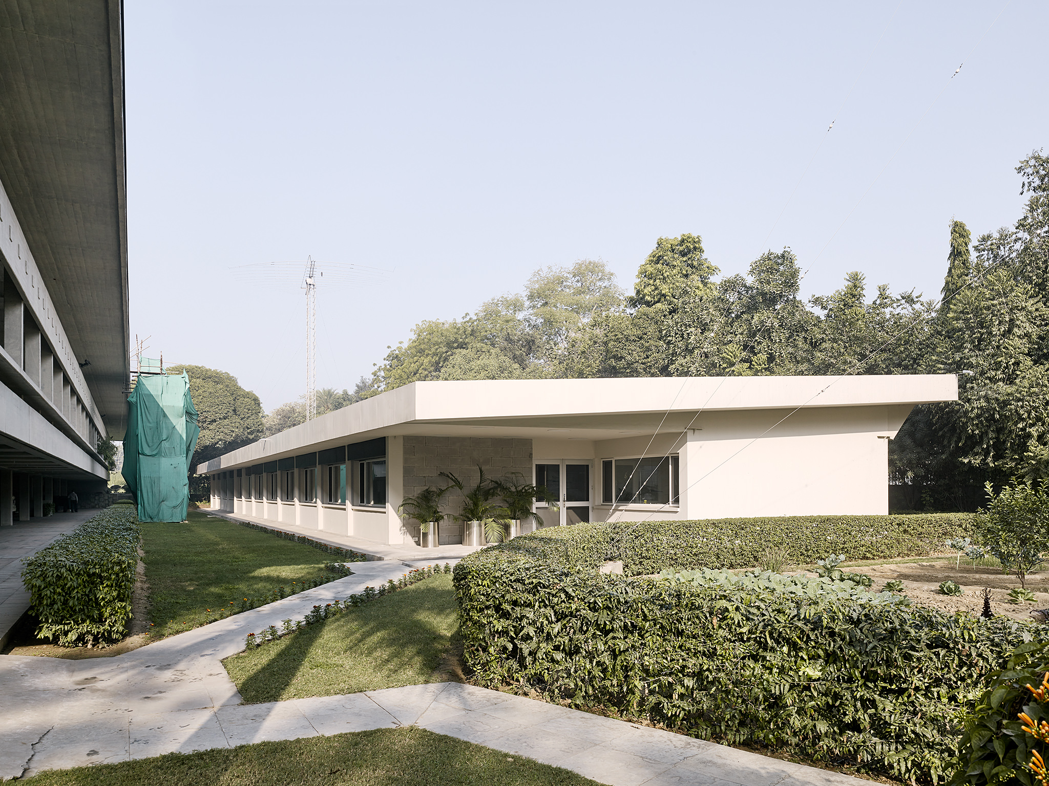 Swiss Embassy New Delhi, Documentation Auxiliary Buildings + Solar System